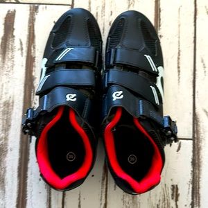 Peloton Cycling bike shoes  EU 39 US
women's 8.  Used excellent condition.